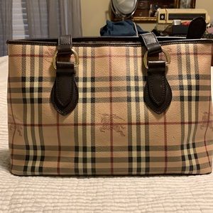 Burberry purse